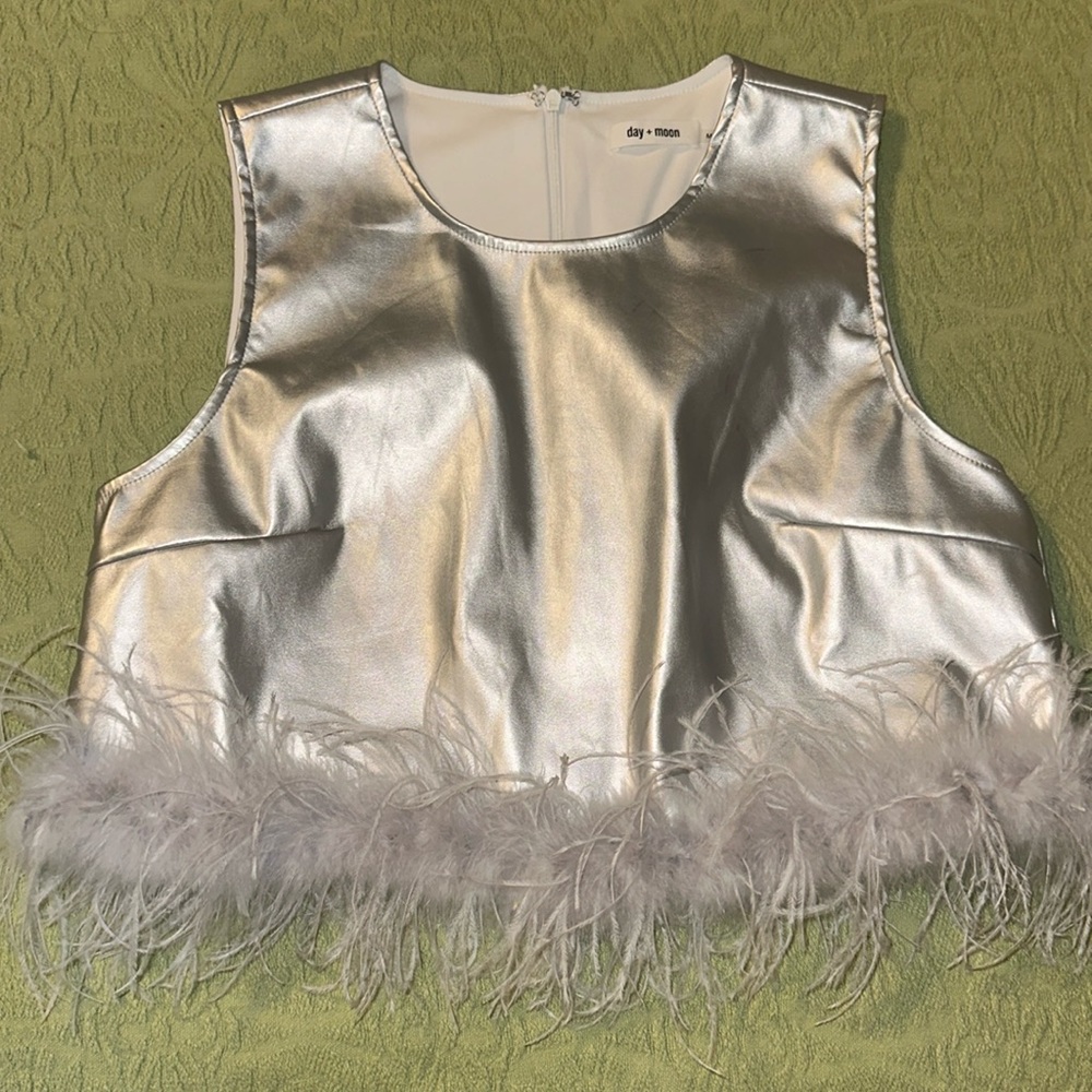 Day + Moon grey/silver crop top